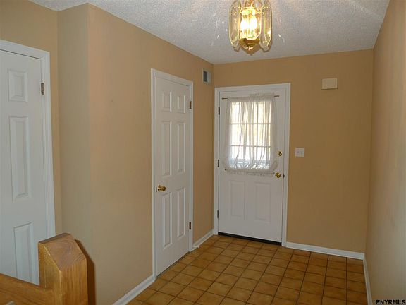 2nd image of 4027 Chaucer Pl