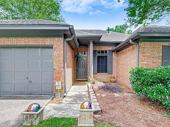 3-4 bedroom, 2 full baths brick home situated on over-sized corner cul-de-sac lot. Roof & gutters approx 10 years old. Very quiet neighborhood with friendly neighbors.