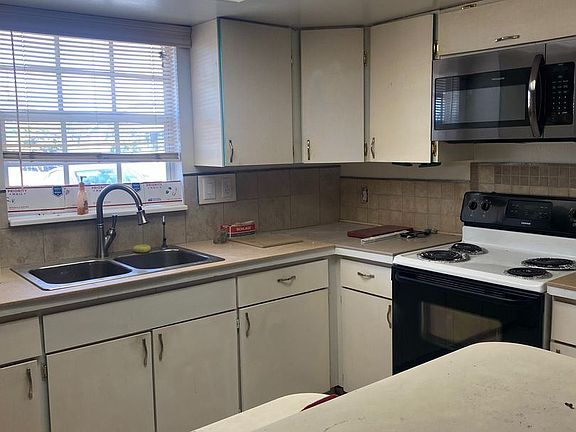 3rd image of 1111 SE 9th Ct