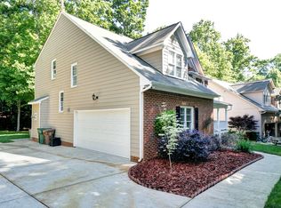 209 Crickentree Dr, Cary, NC 27518