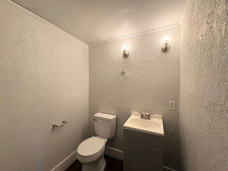 311 N Center Ave — Photo 14