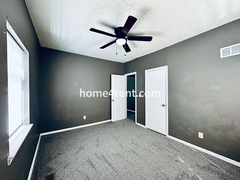 220 N Walnut St — Photo 15