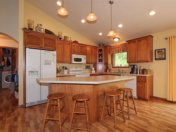 Fully Applianced Kitchen