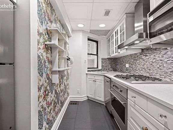 4th image of 243 E 77th St APT 3A