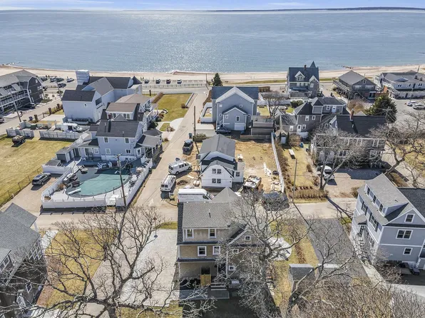 16 Nantucket Avenue, Falmouth, MA 02540