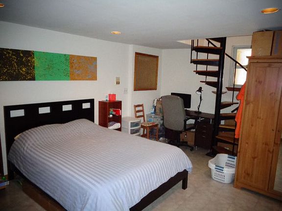 3rd image of 319 W 100th St APT 1A