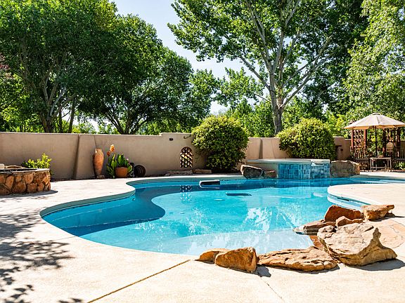 4th image of 705 Los Prados De Guadalupe Dr NW