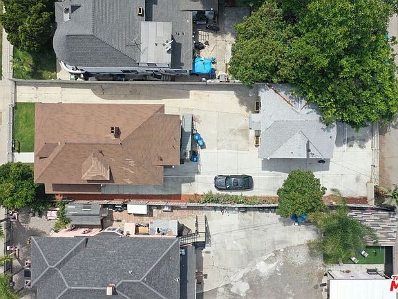 5th image of 1703 S Burlington Ave