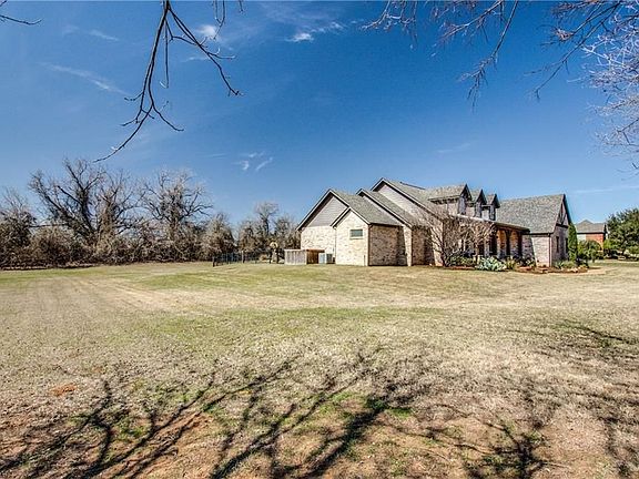 3rd image of 5801 Windridge Ln