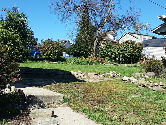 3rd image of 716 Clover Ave