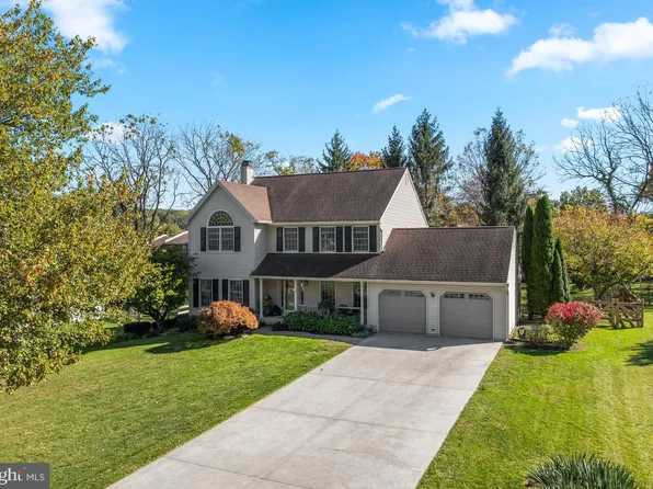 204 Mill Pond Dr, Exton, PA 19341