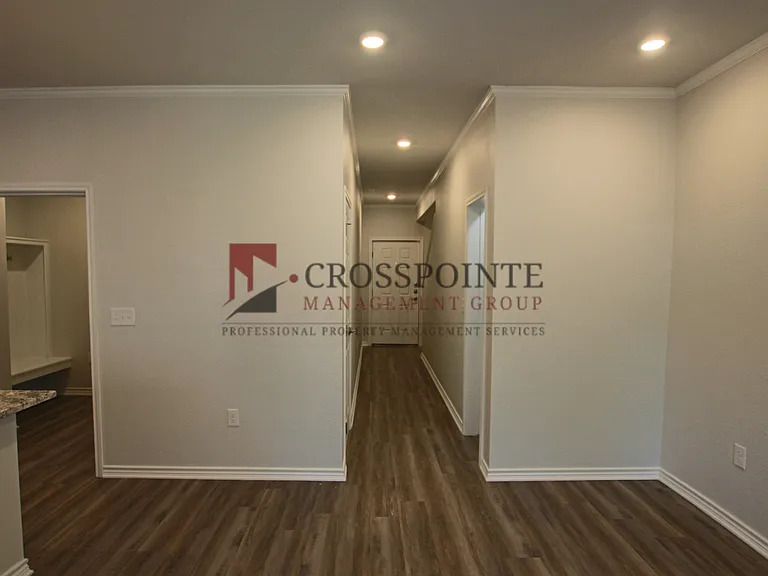 1927 Lindbergh Dr #301 — Photo 34