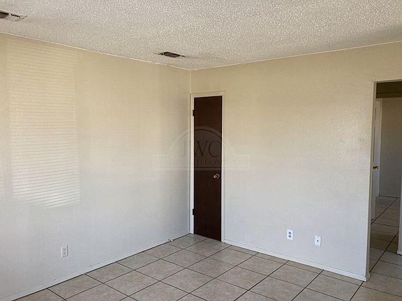 4th image of 2107 Robert E Lee Dr APT C