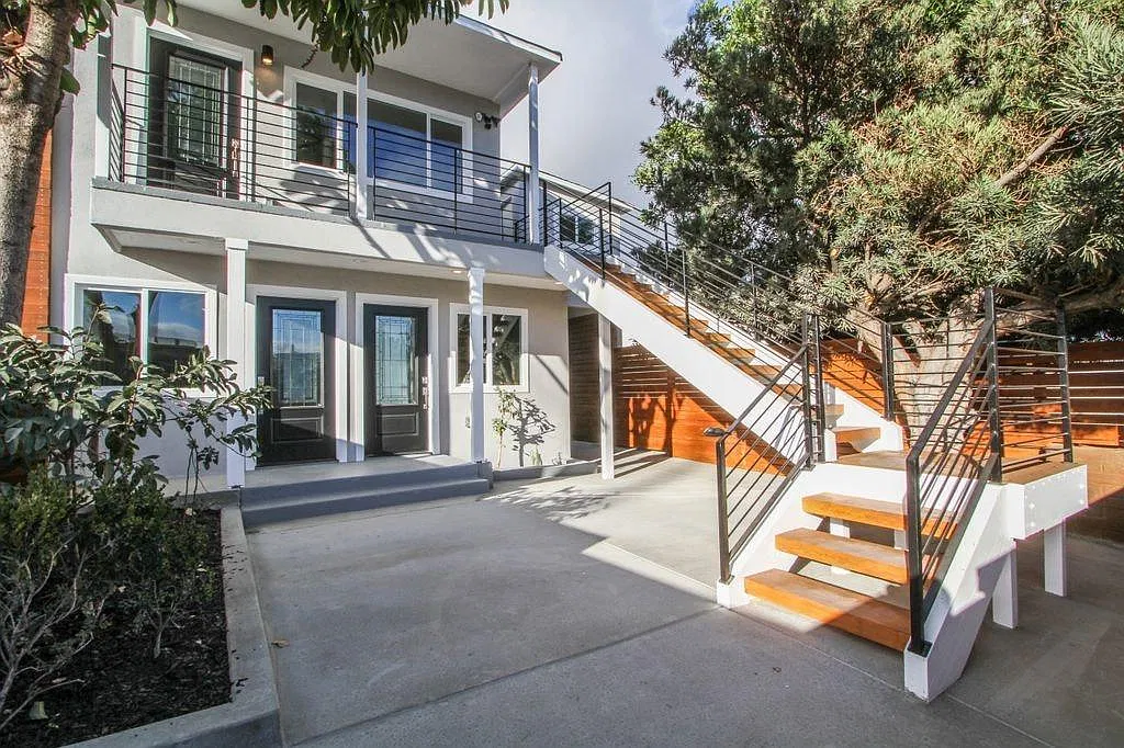 2 bed, 704 sqft, $2,550 — Photo 2