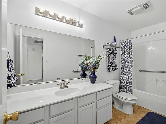 5th image of 141 Southgate Dr