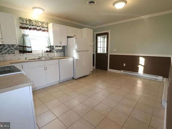 3rd image of 13922 Greenfield Ave