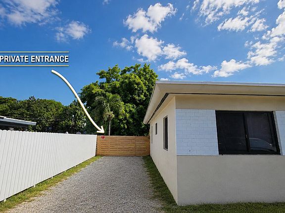 2nd image of 6220 SW 27th St #3