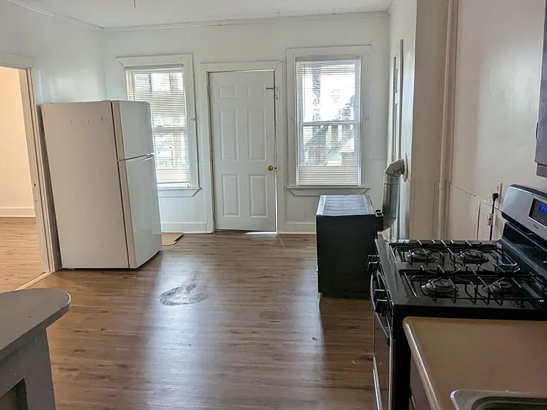 2-121 Choate St #2 — Photo 7