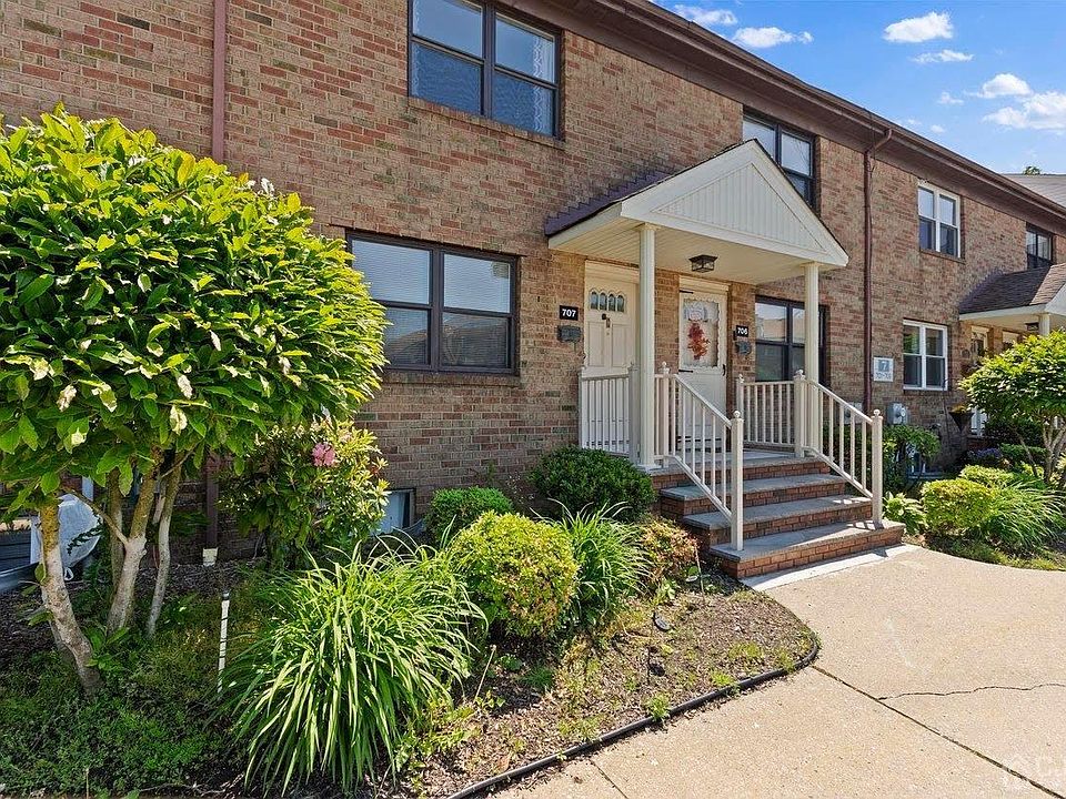 1st image of 707 Sharon Garden Ct