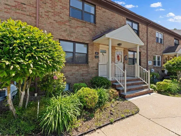 707 Sharon Garden Ct, Woodbridge, NJ 07095