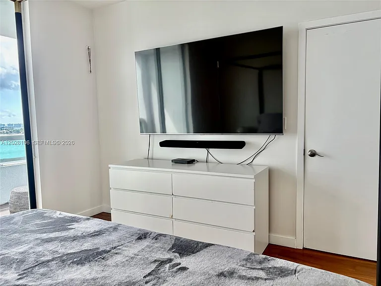 1800 N Bayshore Dr #905 — Photo 17