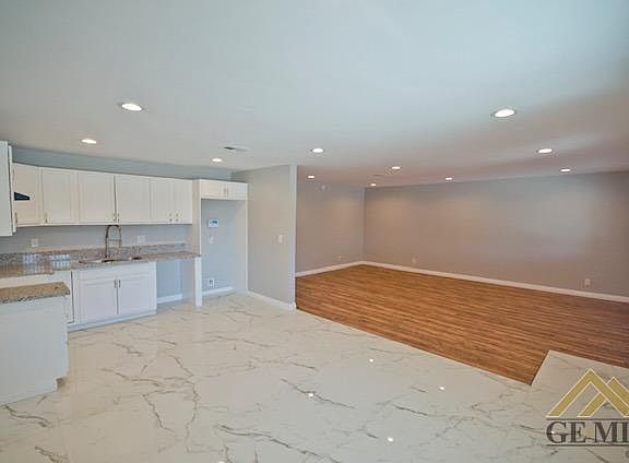 3rd image of 2728 Valencia Dr