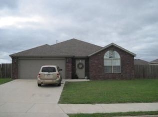 330 Willow Dr, Centerton, AR 72719