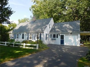 16 Bender Dr, Orchard Park, NY 14127