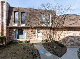 353 Park Ave APT 3W, Highland Park, IL