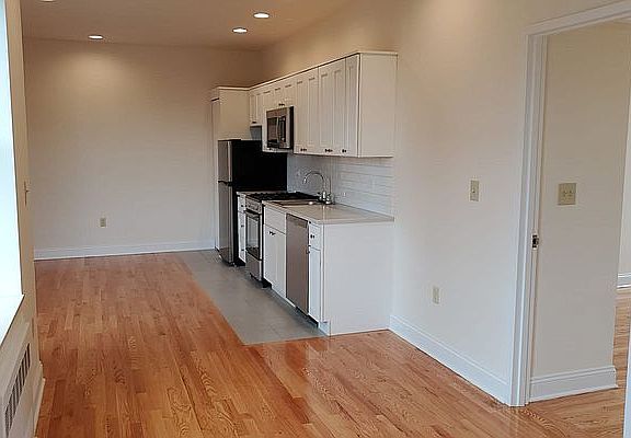 3rd image of 272 Bleecker St #61