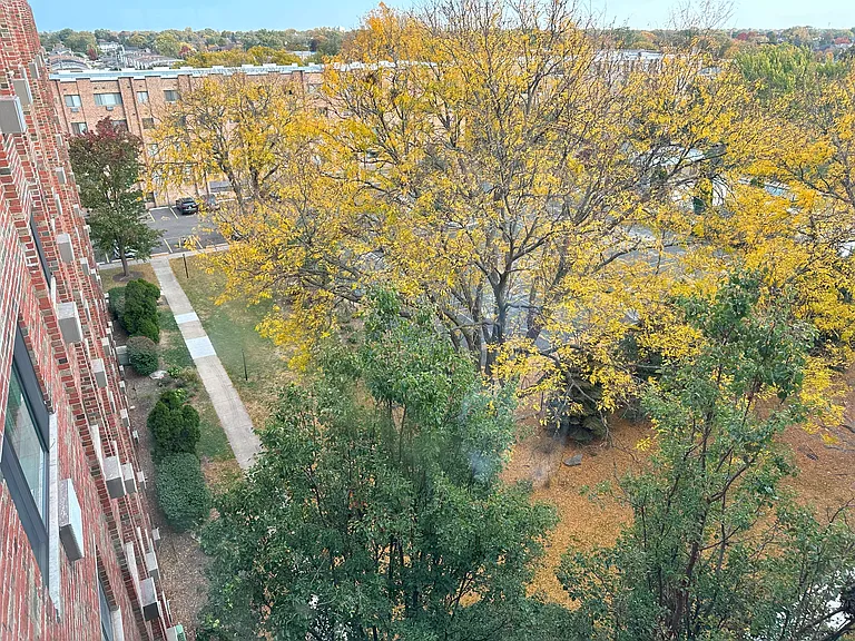 8352 W Catherine Ave #303 — Photo 14