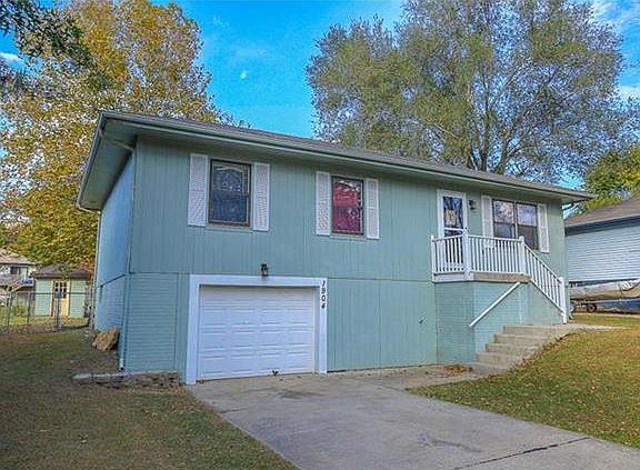 2nd image of 1904 Parkwood Dr