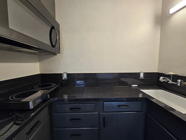 724 NW Broadway St #1-10 — Photo 10