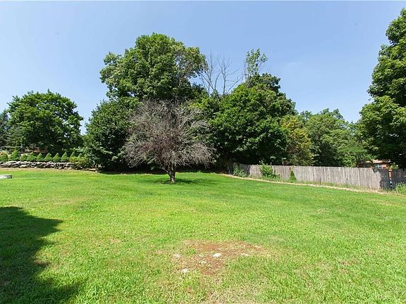 3rd image of 1613 Plainfield Pike