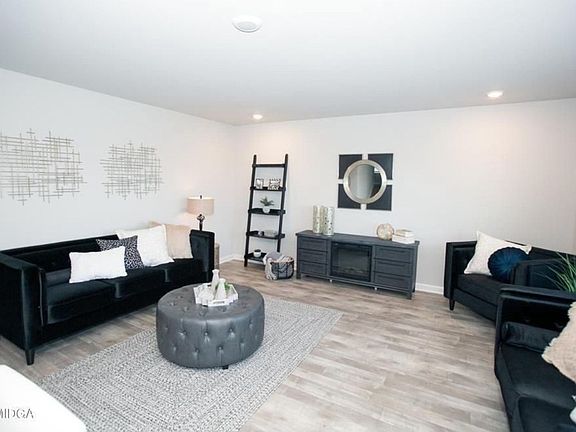 3rd image of 178 Goodall Woods Dr