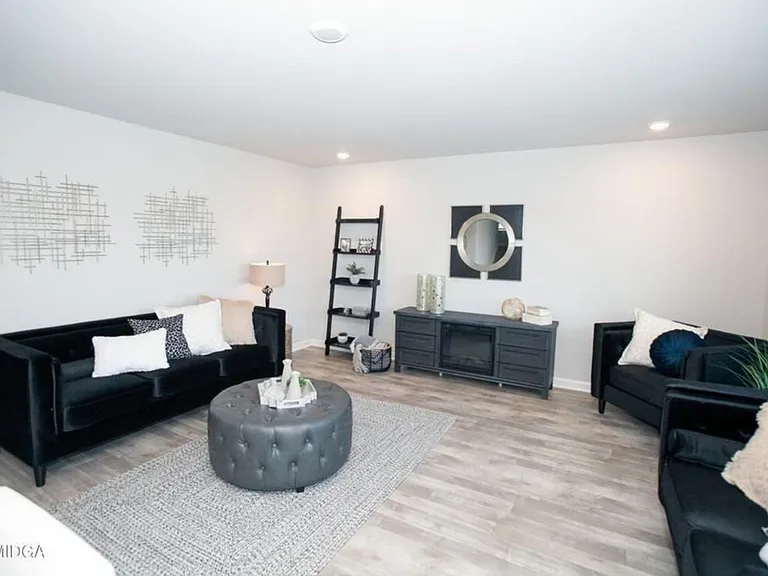 178 Goodall Woods Dr — Photo 3
