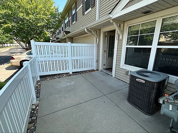 2nd image of 10823 Kingsfield Ln