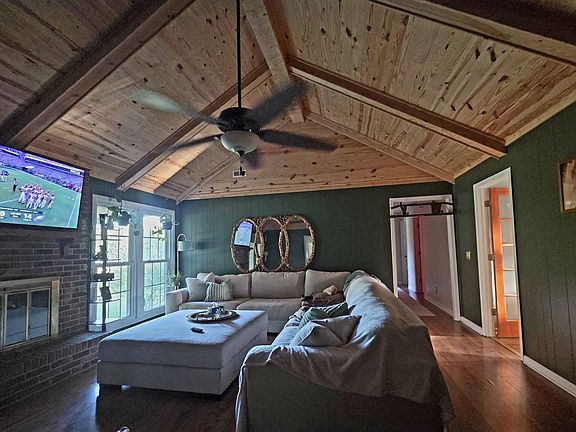 3rd image of 1315 Shoreland Dr