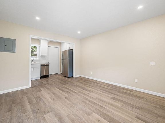 4th image of 5480 Capistrano Ave APT 4