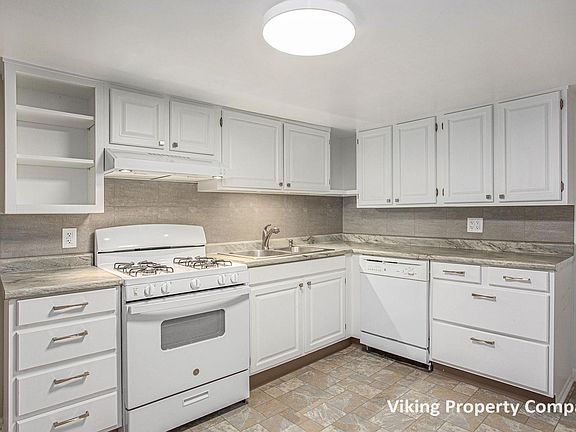 Newer appliances and lots of cupboard space.