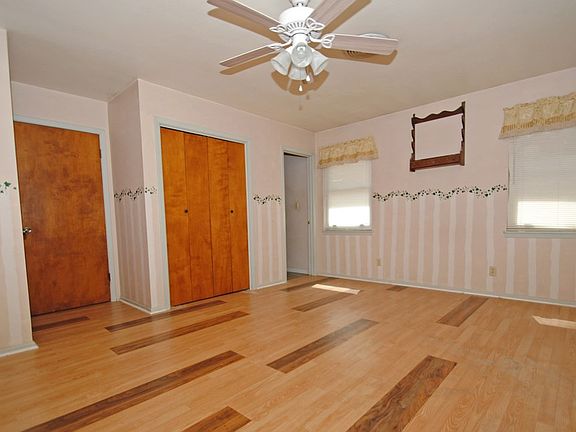 3rd image of 213 Hill Top Dr