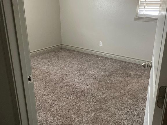 3rd image of 606 Beaufort Ave