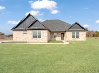 300 Sunset Way, Mead, OK 73449