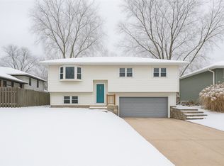 26W028 Prairie Ave, Wheaton, IL 60187