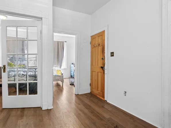 464 East New York Avenue image 4 of 5