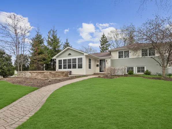 614 West St, Libertyville, IL 60048