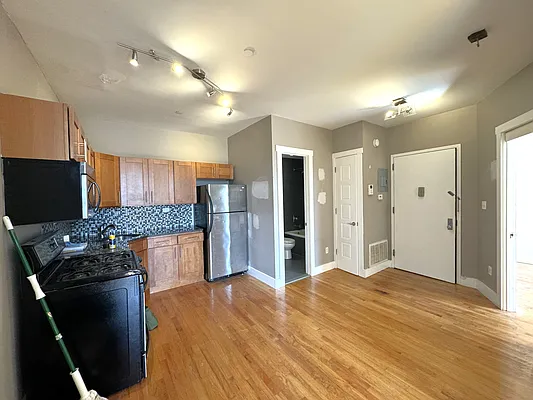 Rented by Pear NYC LLC | media 27