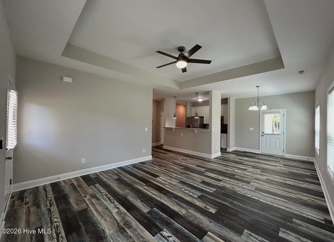 3 bed, 2.0 bath, 1503 sqft, $2,100 — Photo 3