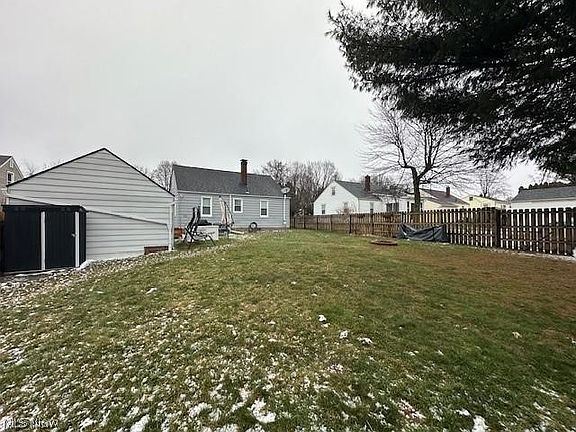 4th image of 226 Liberty St E