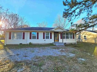 124 Greenlawn St, Greenfield, TN 38230